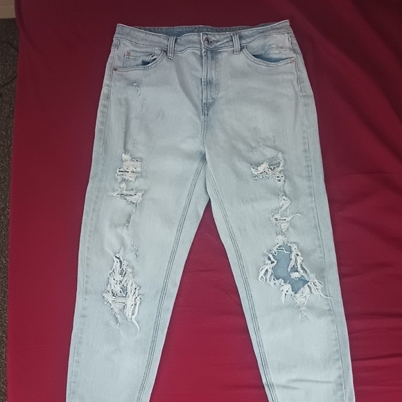 wild fable Denim - Wild Fable Blue Distressed Skinny Jeans Size 12 High Rise Mom Jeans Like New 👖